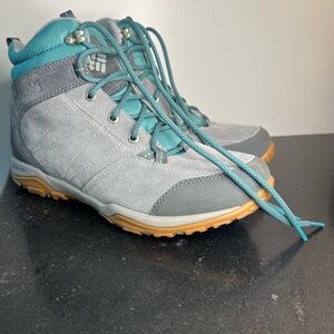 Columbia Women’s Gray and Teal Hiking Boots Size 9